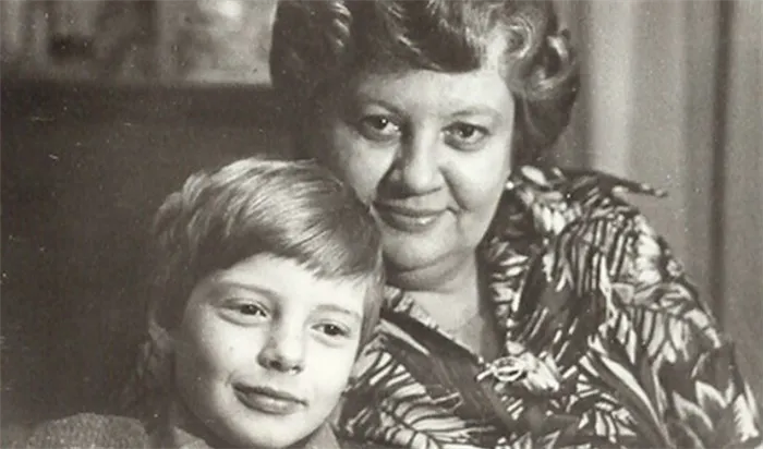Андрей Григорьев-Апполонов с мамой Маргаритой Андреевной