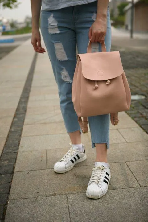 Городские рюкзаки: 24 эффектных образа. Как правильно носить рюкзак женщине 10