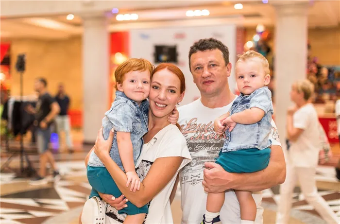 Сергей Корягин и Галина Боб фото с детьми