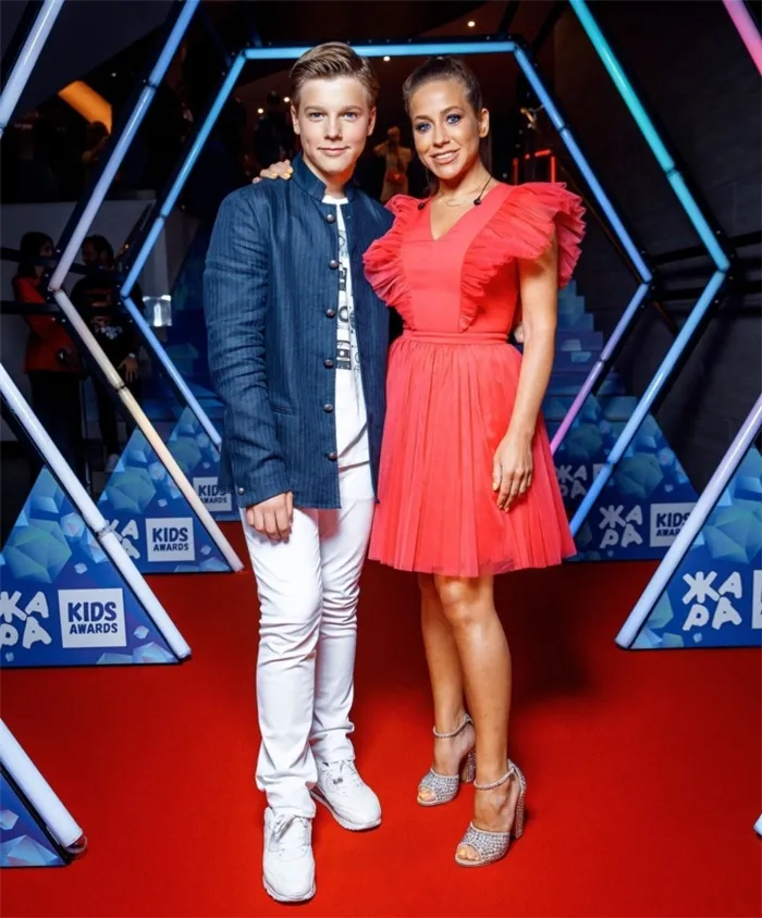 Юлия Барановская с сыном на Жара Kids Awards. Фото: instagram.com/baranovskaya_tv/