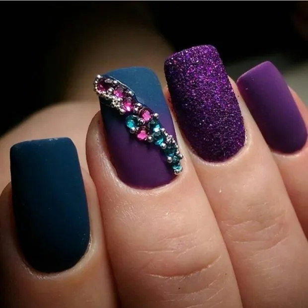 фиолетовый с камнями
