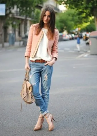 Женские луки с джинсами и пиджаком. Как носить джинсы с пиджаком женщинам 13