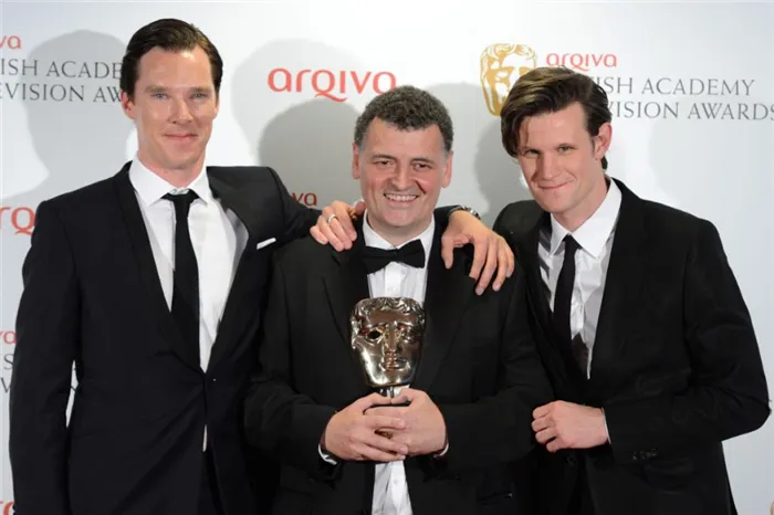 Бенедикт Камбербэтч, Стивен Моффат и Мэтт Смит на церемонии BAFTA