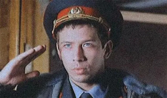 Андрей Мерзликин в фильме «Лицо французской национальности» (2000)