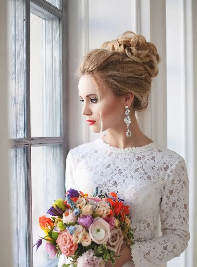 Красивые свадебные прически 2022-2023 года: 100 лучших фото идей