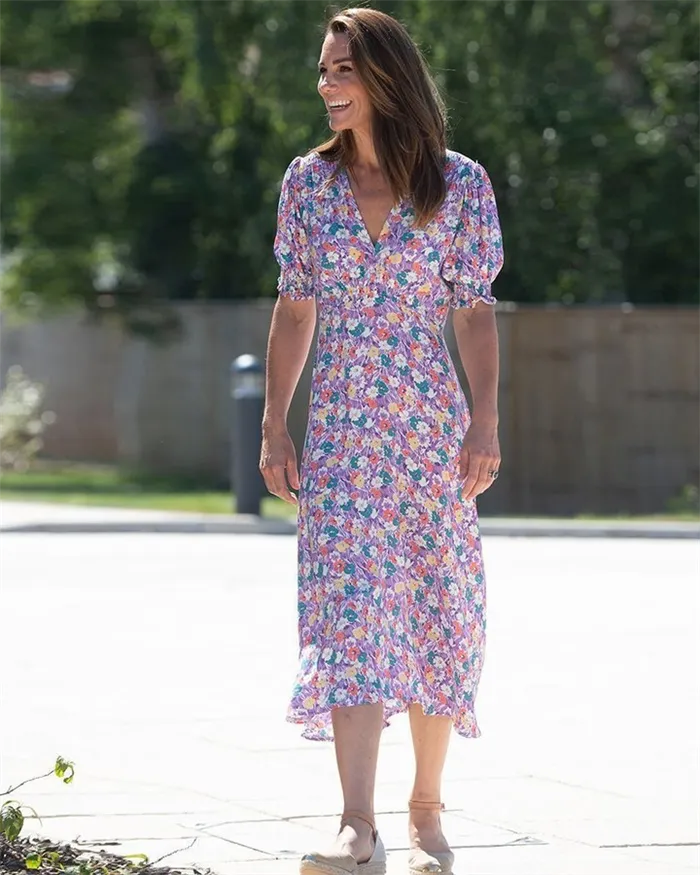 Кейт Миддлтон в платье с цветочным принтом