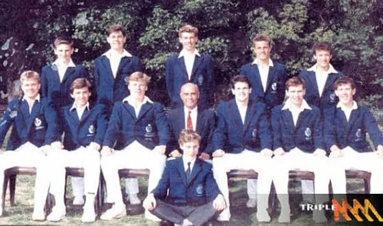 Школьное фото Хью Джекмана (нижний ряд, второй слева)