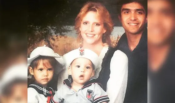 Джессика Альба в детстве с родителями и братом