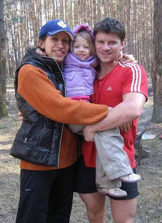 Елена Юшкевич с мужем и дочкой