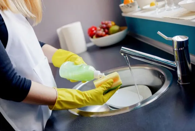 Мытье посуды гелем