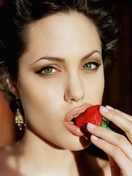 Как выглядит Анджелина Джоли без макияжа и косметики. Как выглядит анджелина джоли без макияжа 25