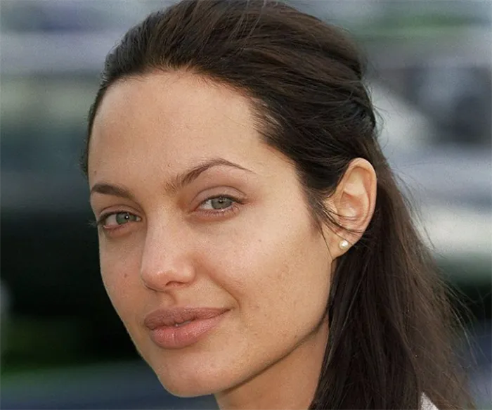 Как выглядит Анджелина Джоли без макияжа и косметики. Как выглядит анджелина джоли без макияжа 16
