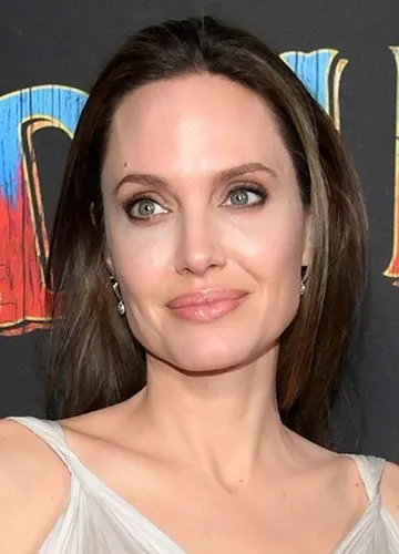 Как выглядит Анджелина Джоли без макияжа и косметики. Как выглядит анджелина джоли без макияжа 22