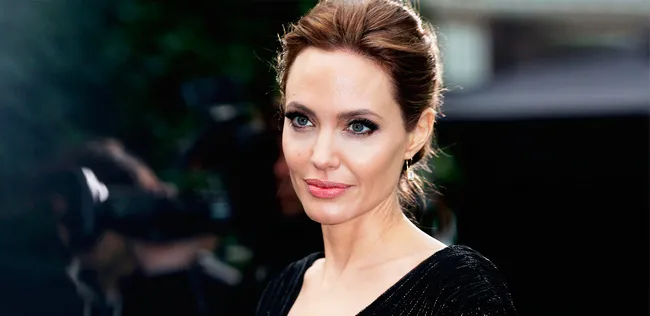 Как выглядит Анджелина Джоли без макияжа и косметики. Как выглядит анджелина джоли без макияжа 23