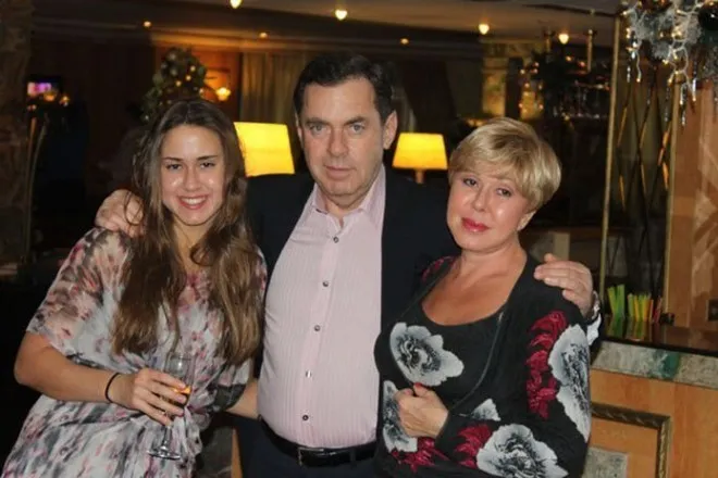 Любовь Успенская с мужем Александром и дочерью Татьяной на фото