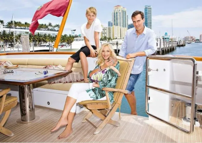 Кристина Орбакайте с семьей в Майами