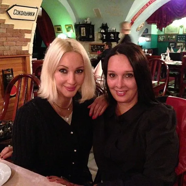 Лера Кудрявцева с сестрой Оксаной Жуковой. Фото: instagram.com/oksiksana/