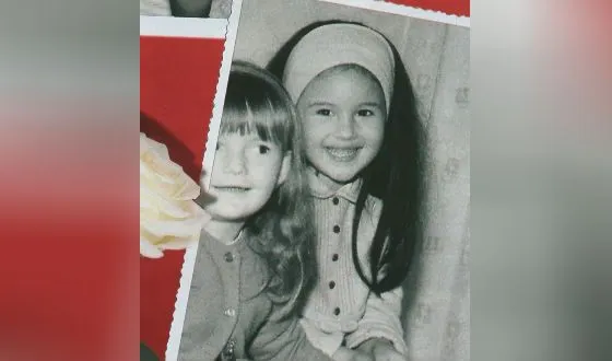 Моника Беллуччи в детстве (справа)