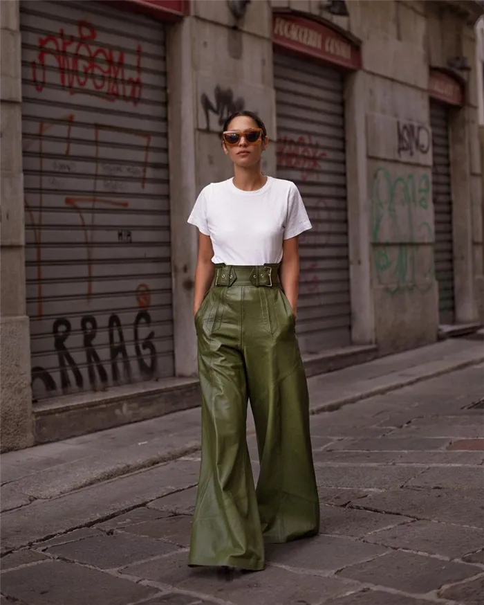 Мода на женские брюки весна-лето 2022 – главные новинки, примеры образов