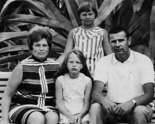 Лев Яшин с семьей на отдыхе