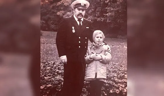 Ева Польна в детстве с отцом