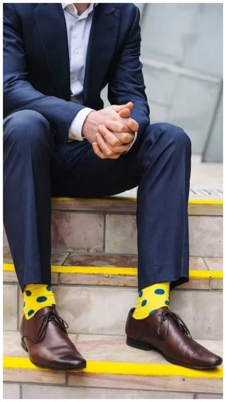 Мужской образ с яркими носками