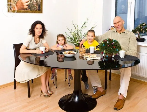 Семья и дети Николая Валуева фото