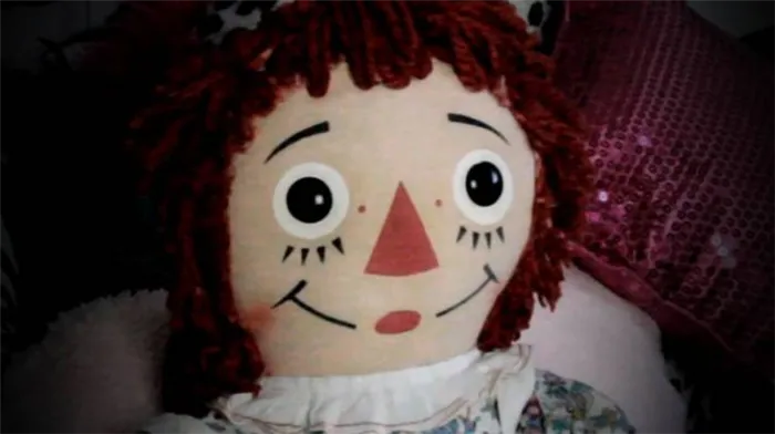 История одержимой куклы Аннабель (4 фото)