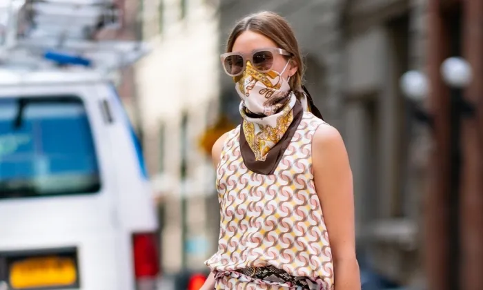 Шелковый платок: как носить самый модный аксессуар сезона. Какие платки сейчас в моде 2022 весна 2