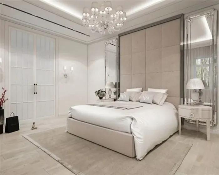 Двустворчатые двери в спальню украшены вставками из матового стекла белого цвета