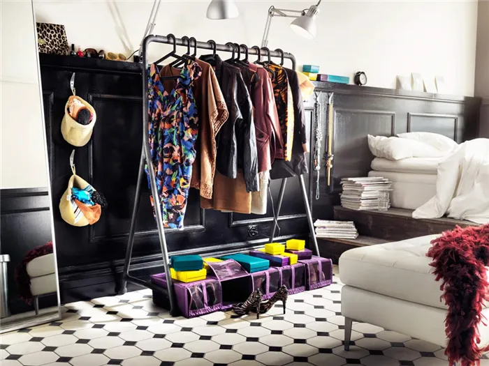 5 хитрых способов хранить одежду без шкафа. Как хранить одежду если нет шкафа 7