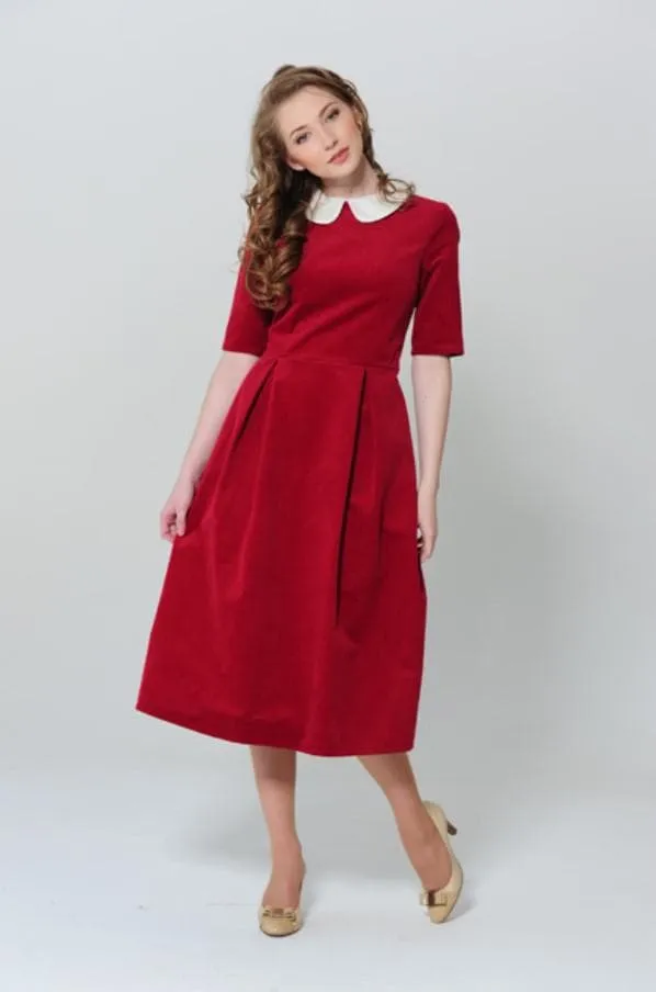 Красное платье длины миди