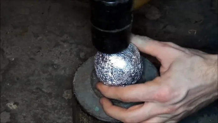 Как из алюминиевой фольги изготовить идеальный шар