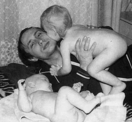 Владимир Путин с дочерями
