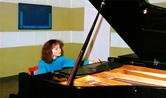 Цымбалюк-Романовская с детства увлекалась музыкой.
