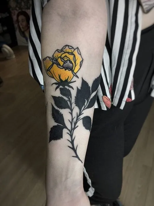 татуировка роза на руке, тату для женщин