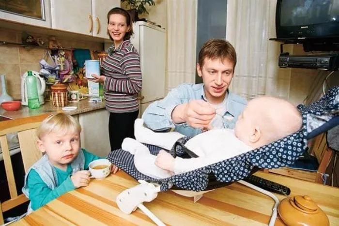 Михаил со своей первой женой Любовью, сыном Егором и дочерью Дарьей