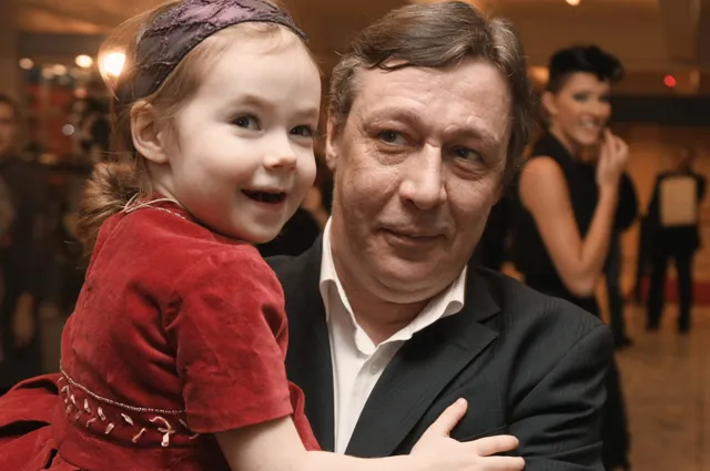 Михаил Ефремов с дочерью Верой.