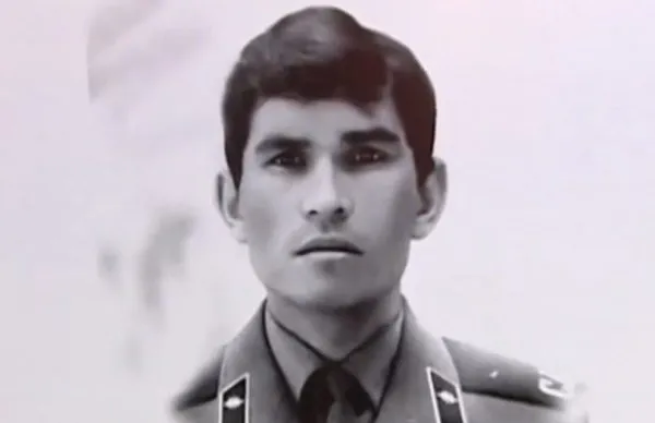 Бари Алибасов во время службы в армии