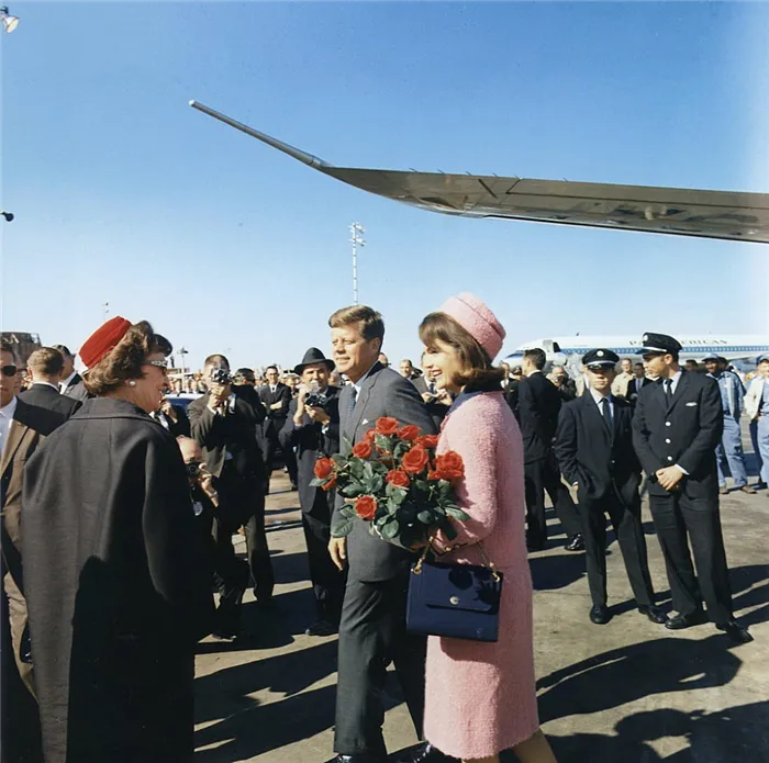 Супруги Кеннеди в аэропорту Лав-Филд, Даллас