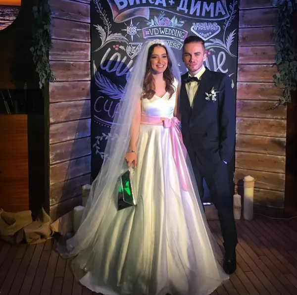 Виктория Дайнеко в свадебном платье
