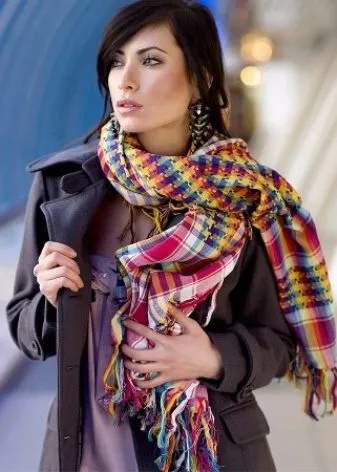 Как завязать шарф с пальто? 10 способов. Как носить шарфы с пальто 9