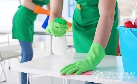 При работе с химикатами надевайте резиновые перчатки и хорошо проветривайте помещение.