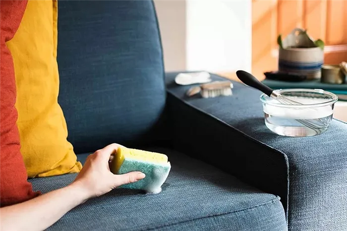 Как почистить диван: лучшие методы чистки + советы