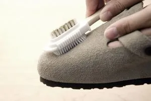 Как отстирать замшевые кроссовки в домашних условия. Как чистить замшевые кроссовки 8