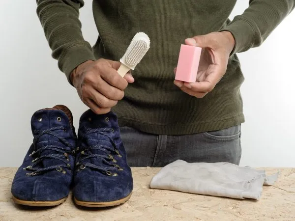 Как отстирать замшевые кроссовки в домашних условия. Как чистить замшевые кроссовки 7