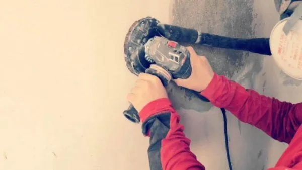 Методы удаления шпаклевки со стен