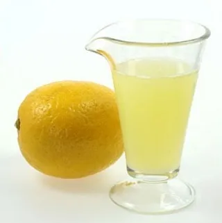 Удаление запаха мочи с помощью лимонного сока