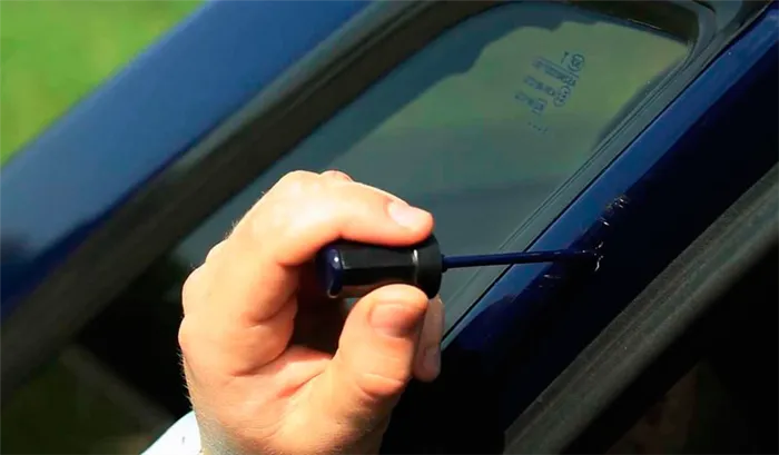 Как самостоятельно закрасить царапины на автомобиле