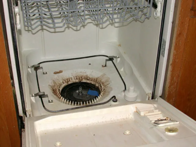 Откуда появляется неприятный запах из посудомоечной машины и как его убрать. Запах в посудомоечной машине как избавиться 5